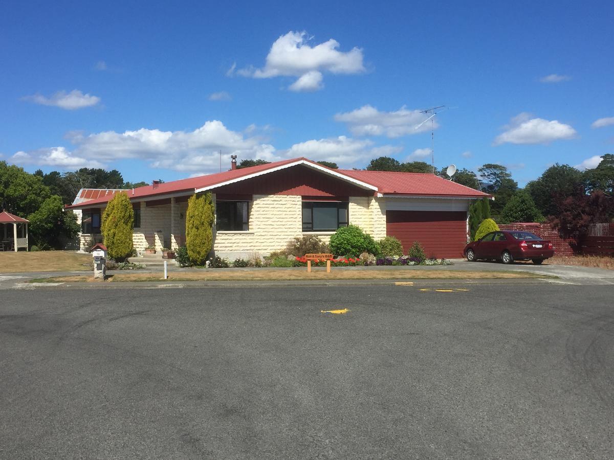 Ron And Tony'S Bed & Breakfast Tuatapere Esterno foto